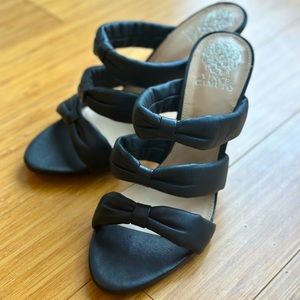 NWOT Vince Camuto black bow stiletto heel